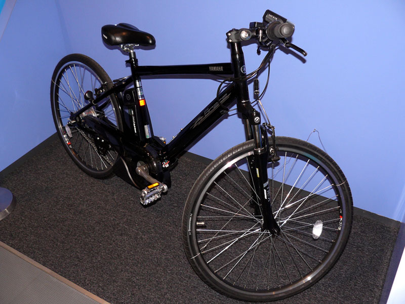 ヤマハ発動機製電動ハイブリッド自転車「PAS Brace」。メイン展示3「都市とモビリティ」の新展示