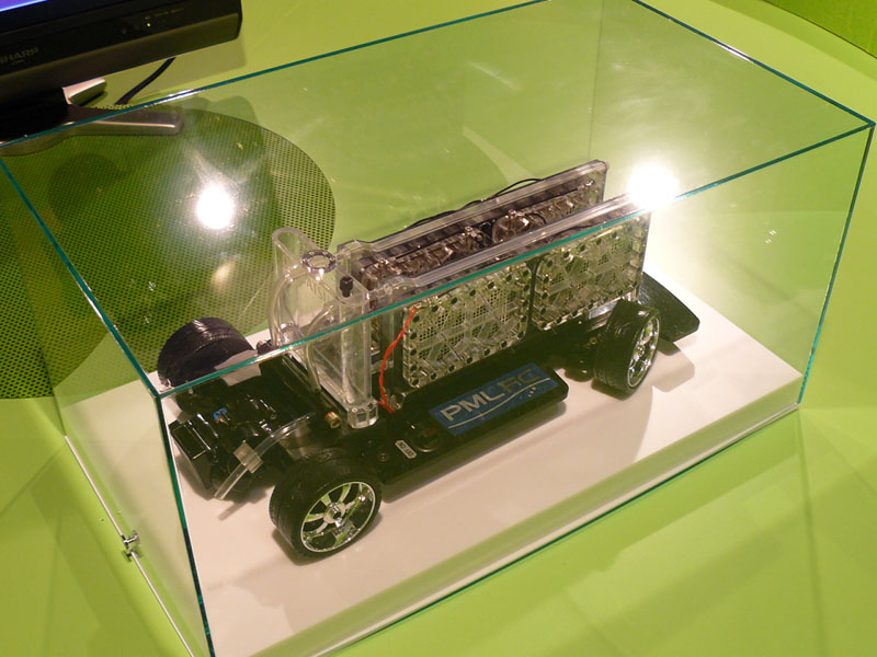 メイン展示4「環境とエネルギー・資源」のダイハツ工業製「貴金属を使わない燃料電池技術」