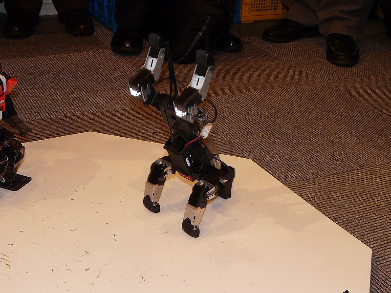 HPIは犬型ロボットG-DOGも紹介