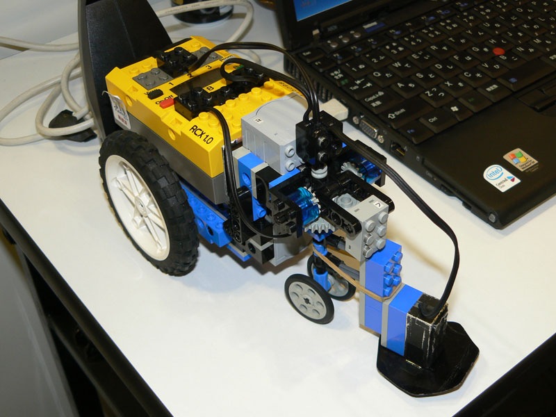 従来使われてきた車輪型のLEGO Mindstorms RCX