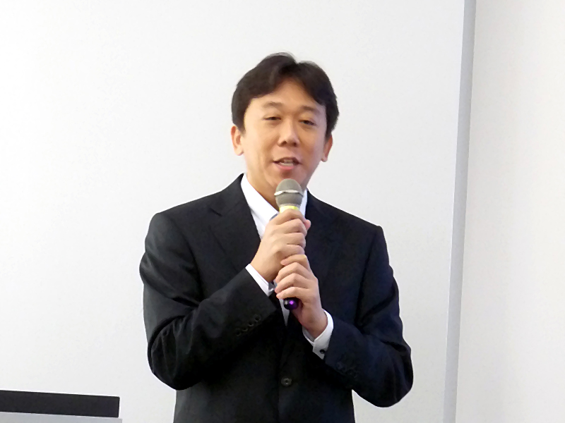 【写真2】マイクロソフト アカデミックテクノロジー推進部 部長 伊藤信博氏。同社の学生支援の取り組みや本大会のみどころについて説明