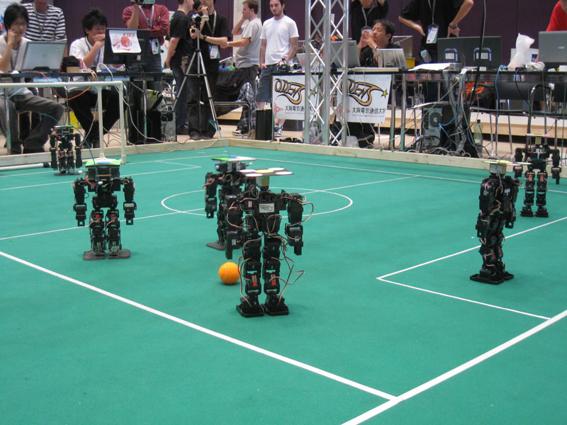 小型ロボットリーグ ヒューマノイド(SSL Humanoid)のデモ競技