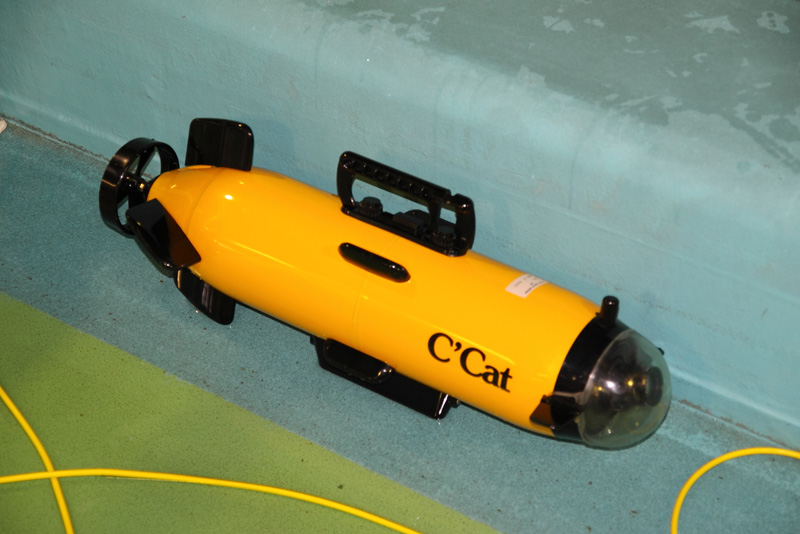 JAMSTEC所有と思われる、水中カメラロボット「C'Cat」。こちらは見学者の操縦体験が可能
