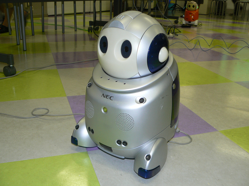 NEC コミュニケーションロボット「PaPeRo」
