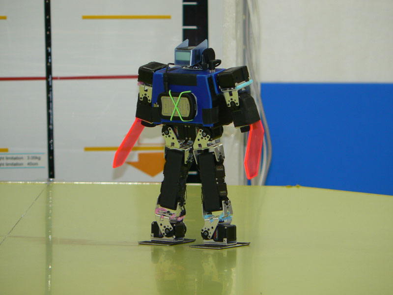 midget-ghost(sakia氏)は、体重600gという超小型軽量ロボット