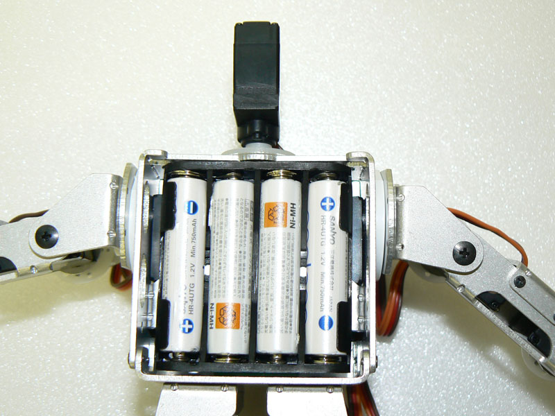 バッテリは単4ニッケル水素電池×4本