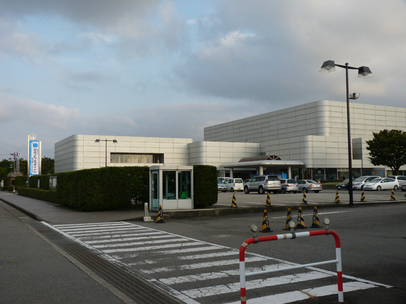 会場の富山産業展示館(テクノホール)。富山空港が近い