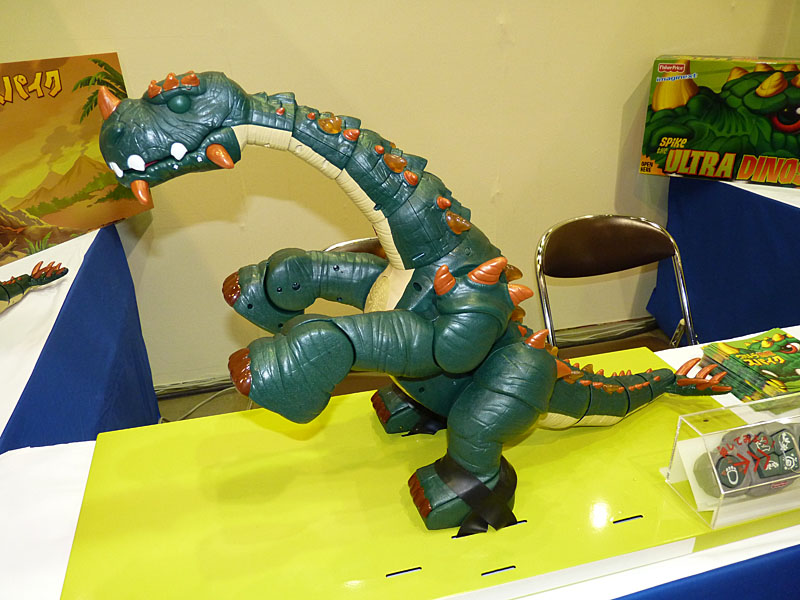 大きな恐竜ロボット「ウルトラ恐竜スパイク」
