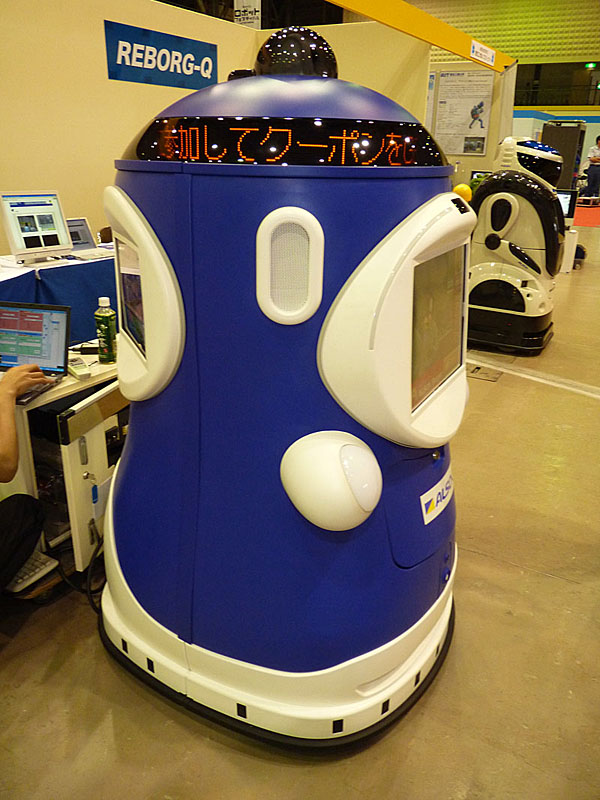 自律走行型案内ロボット「An9-PR」。赤外線やFeliCaによる通信ポートを持つ