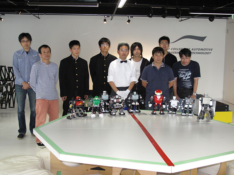 YOKAロボ10の参加者と参加ロボット