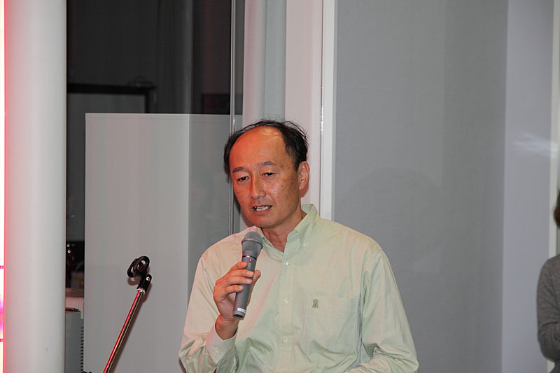デバイスアートの第一人者で、第3期展示を行なった筑波大学教授の岩田洋夫氏も顔を見せた