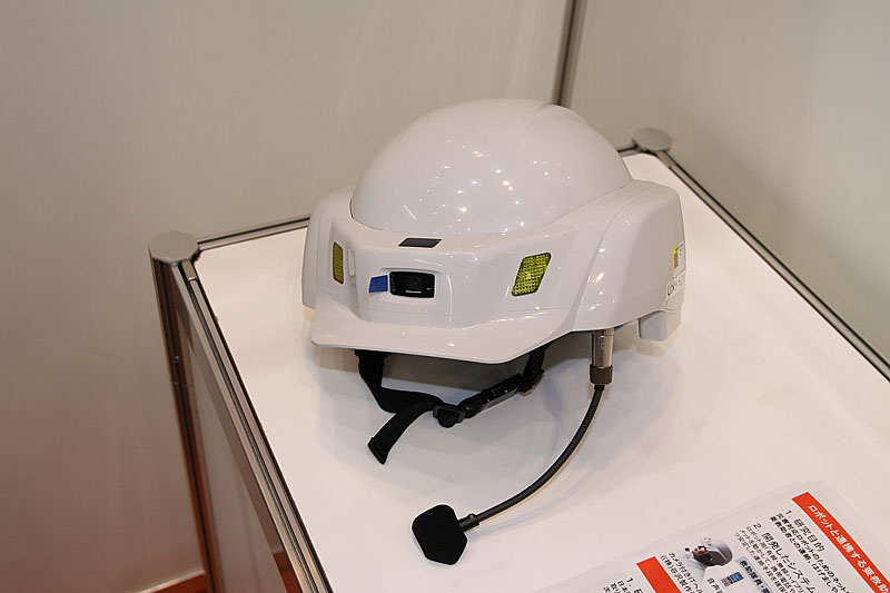 Uメットは通話機能に加えて、ヘルメット正面にカメラがあり、取材する時も使えそう(笑)