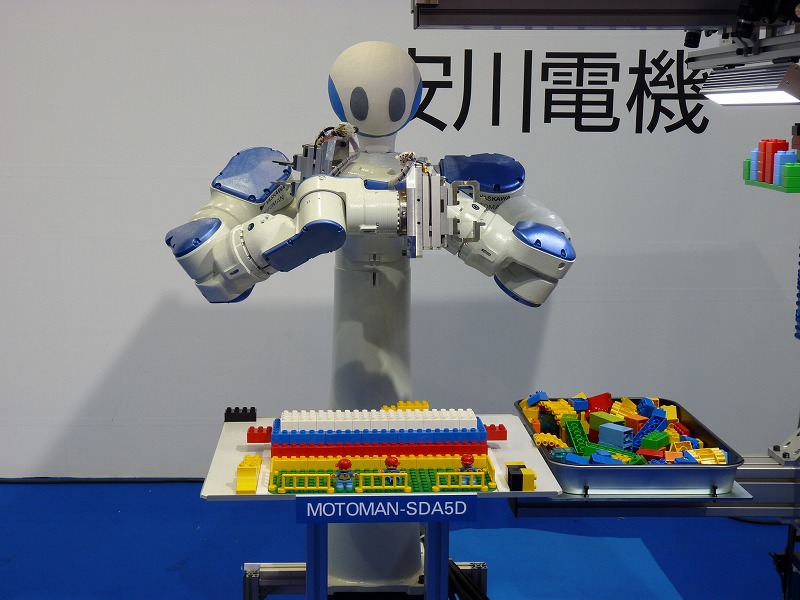 双腕形ロボットの「MOTOMAN-SDA5D」