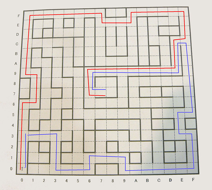 【図1】フレッシュマンクラスの迷路。赤が52歩15折、青は52歩17折