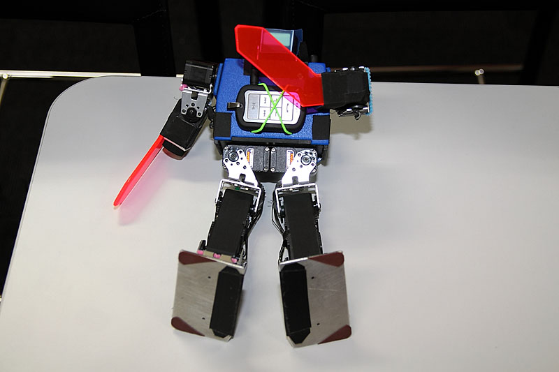 sakiaさん製作の小型ロボット「midget-ghost」