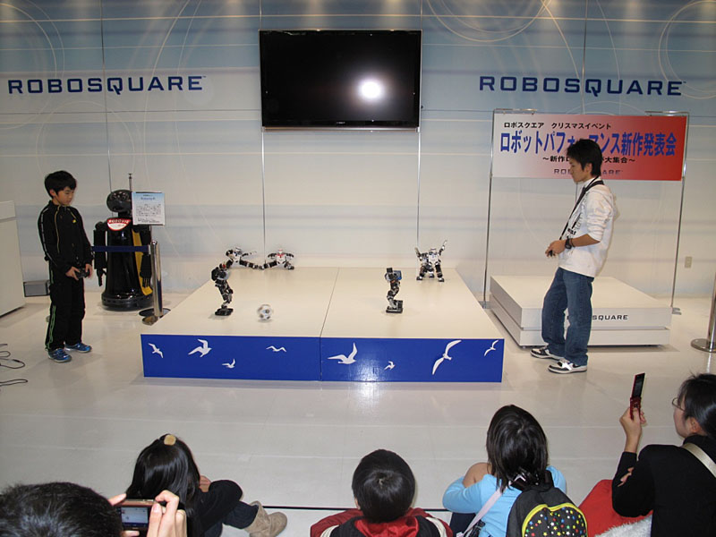12月27日にロボスクエアで行われる二足歩行ロボットサッカー大会のアピールもやっていた