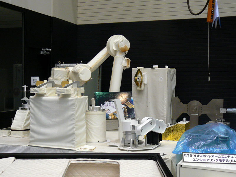 人工衛星「おりひめ」「ひこぼし」に搭載されたロボットアームの遠隔制御訓練用設備