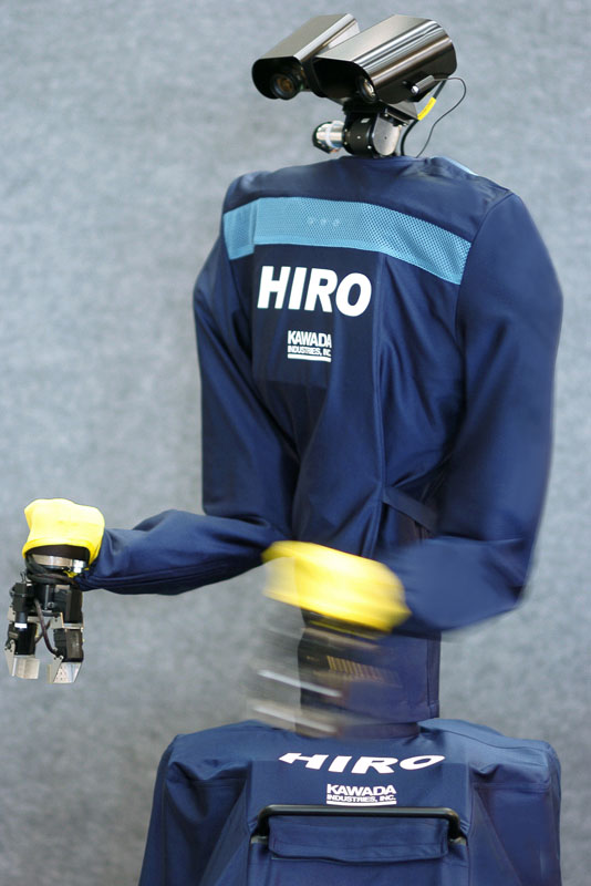 ロボットハンドによるデモをするHIRO