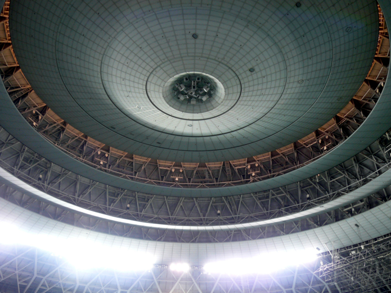 天井は単純なドーム形状ではない点も特徴