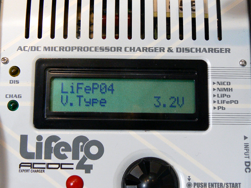 LeFePO4電池は、1セルあたり3.2Vであり、リチウムポリマーよりも少し低い