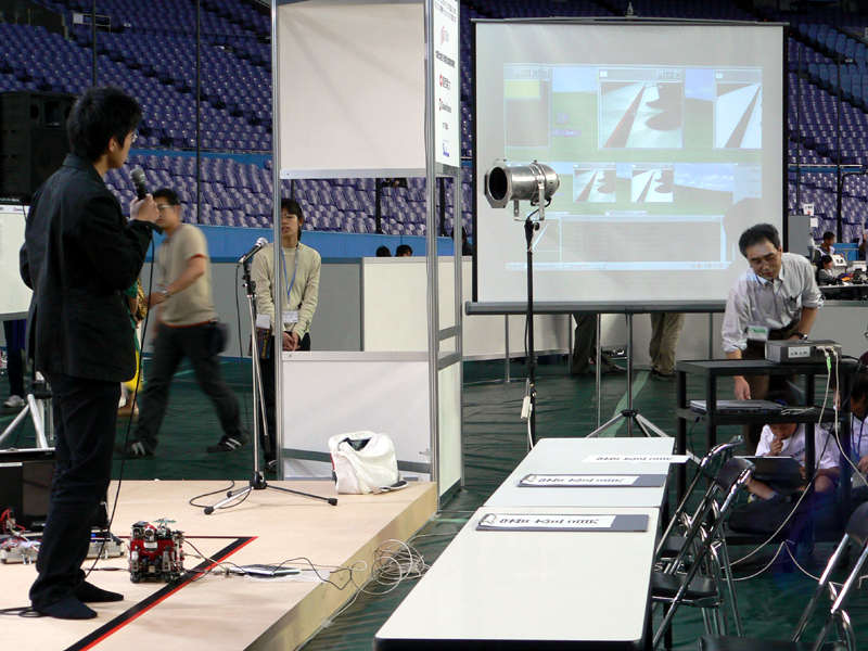 チーム高浜が、USBカメラでゴールを認識する技術をプレゼンした