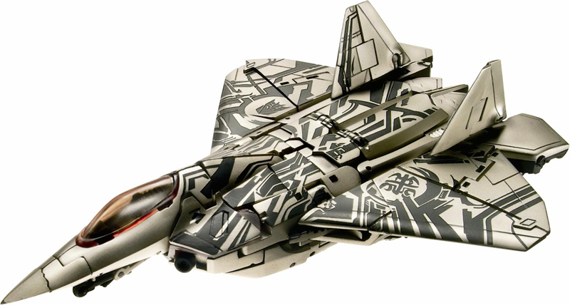 同ビークルモードの米空軍のF-22戦闘機。機体上面にはタトゥーのような模様が入れられているのが今回の特徴
