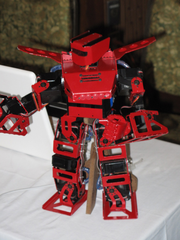 会場に飾られていた日本遠隔制御のデモ用ロボット