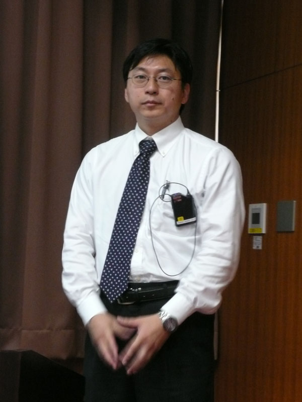 【写真18】東京工業大学大学院 福島E.文彦准教授。人道的地雷探査ロボットの実用化を目指す研究開発などに従事