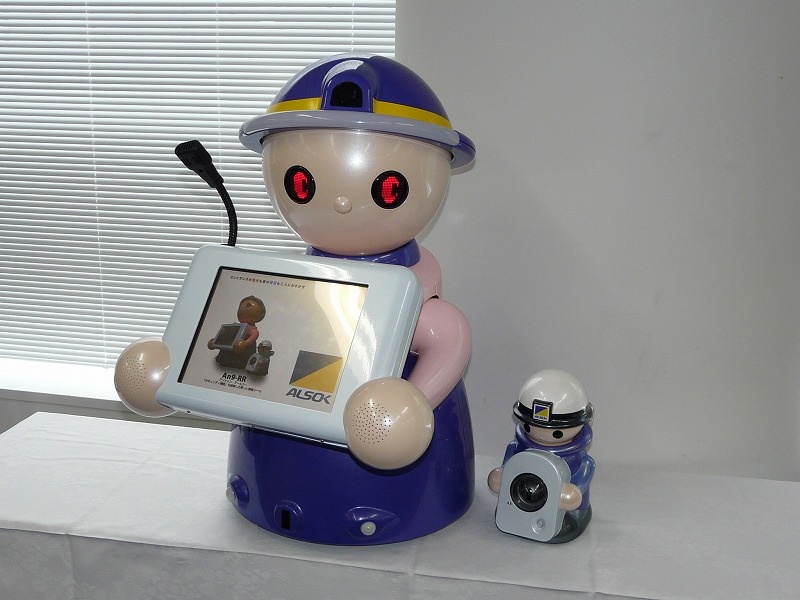 こちらは「An9-RR」。受付業務に特化したロボットだ