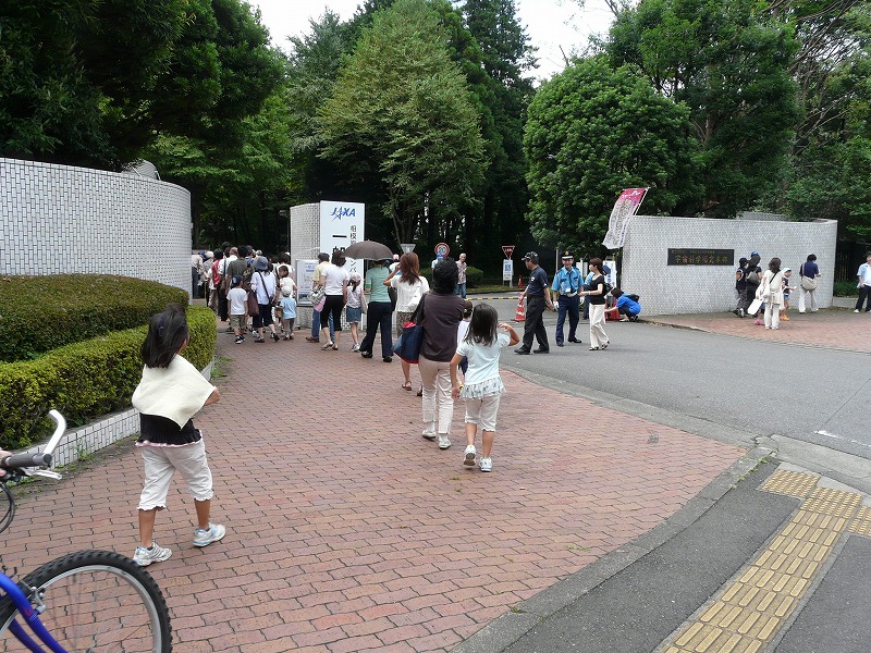 JAXAの相模原キャンパス。最寄り駅はJR横浜線の淵野辺駅になる。一般公開時にはシャトルバスも出る