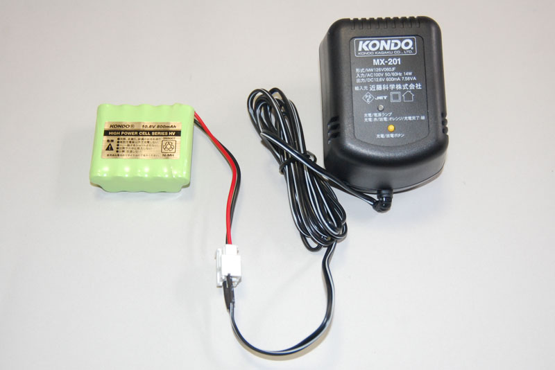 充電器の出力端子とバッテリコネクタを接続する