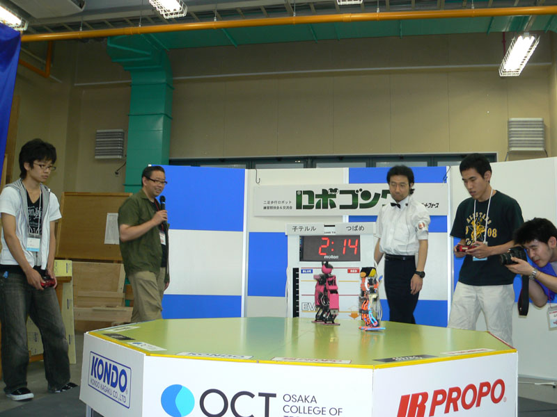 準決勝第2試合は、大阪産業大学テクノフリーク部対決。子テルル(A4氏) VS つばめ(けいすけ氏)