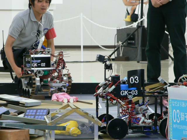 がんばろう KOBE(神戸市立高専)。全ロボットが最後まで諦めずに救助活動にあたった