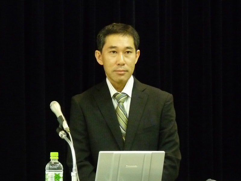 【写真27】ゼットエムピー 技術開発部 部長の安藤秀之氏。新しいカーロボティクス・プラットフォームについて解説