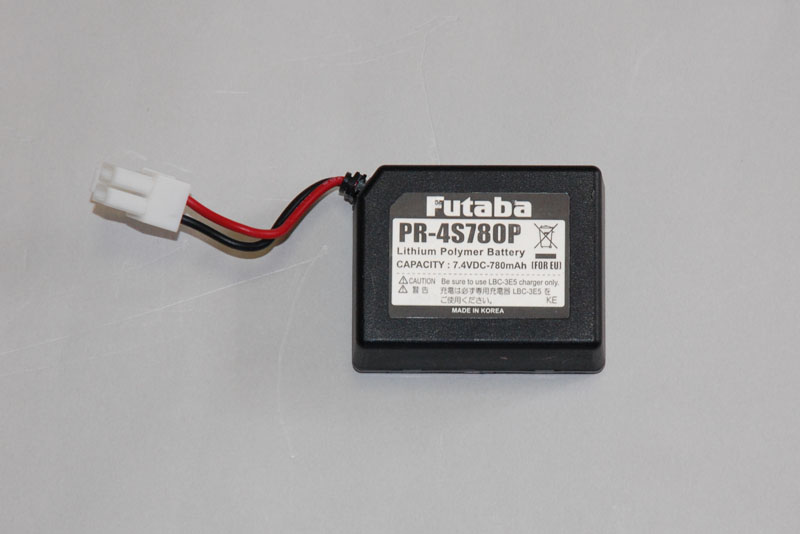 バッテリとして、双葉電子工業のリチウムポリマー電池「PR-4S780P」を利用する