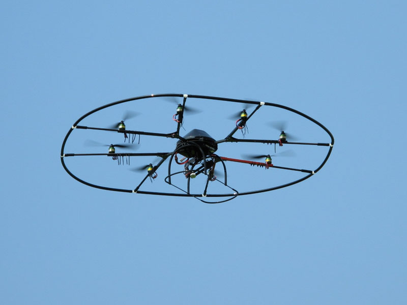 飛行する円盤型飛行ロボット