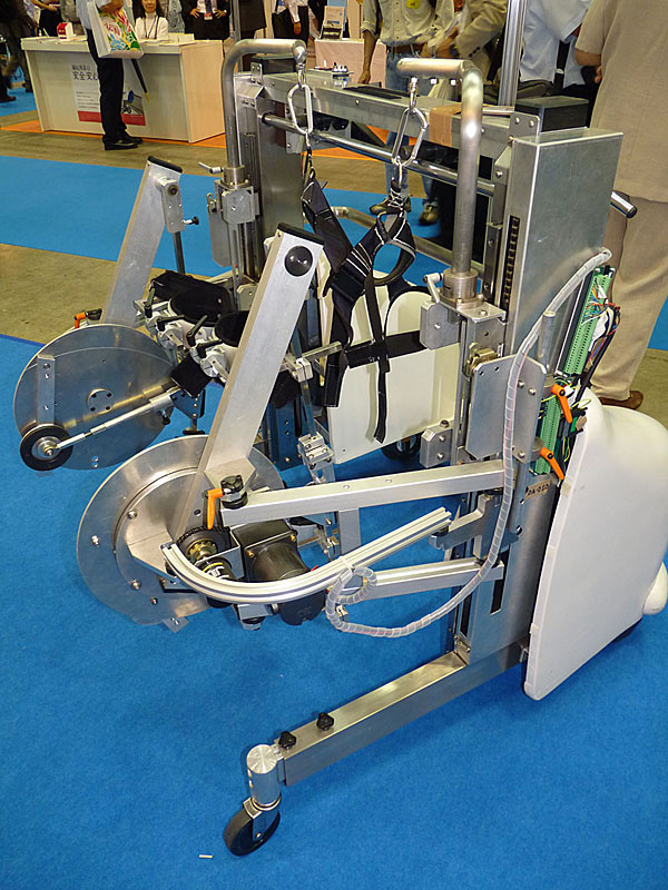 ロボット型歩行補助装置(Lokomat)。
