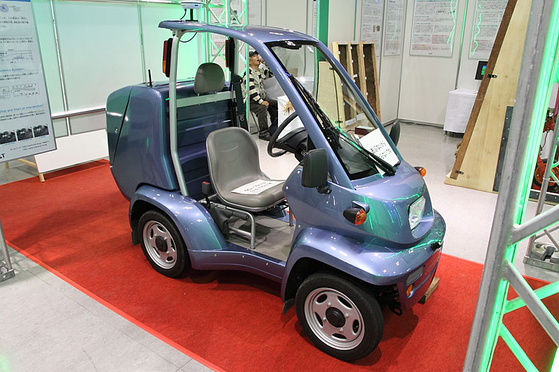 トヨタ車体製超小型電気自動車「コムス」をベースにした