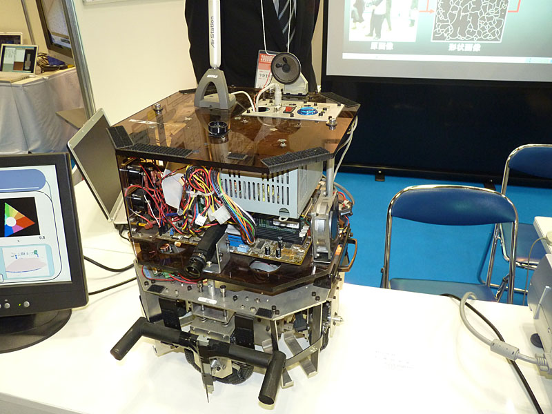 横田和隆研究室のロボット