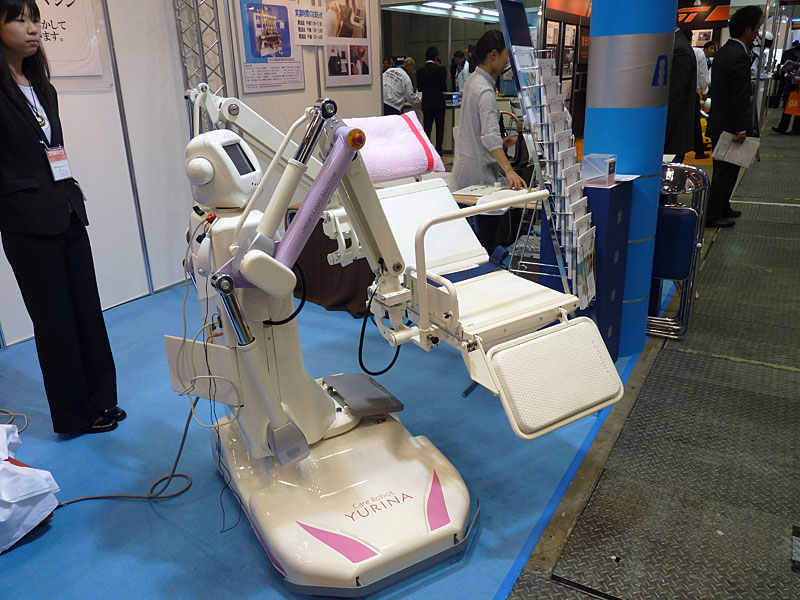 日本ロジックマシンののホーム介護ロボット「百合菜」