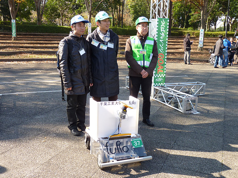 見事に完走を果たした千葉工業大学fuRoアウトドア部チームのメンバー