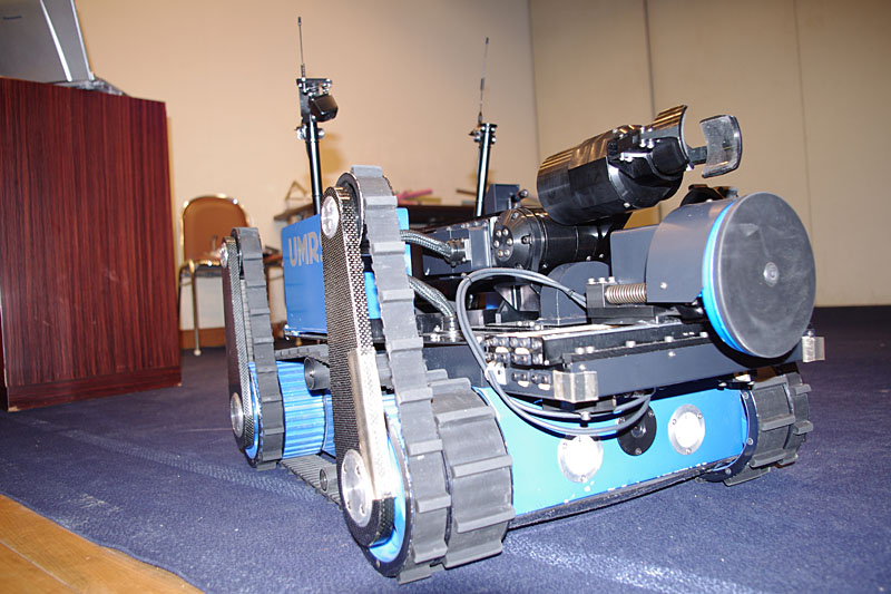 ドアノブ開放用マニピュレータを搭載したUMRS2009