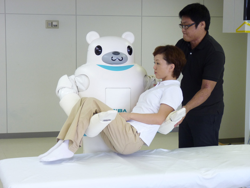 理研－東海ゴム人間共存ロボット連携センターによるクマ型介助支援ロボット「RIBA」