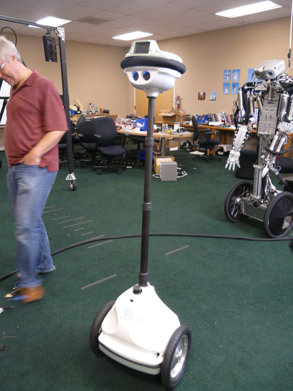 エニーボット社遠隔操作型ロボット「QB」